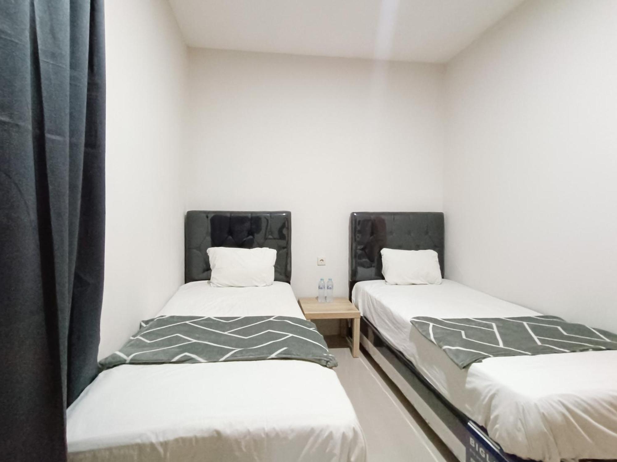 Happy Family Homestay Jember Mitra Reddoorz Экстерьер фото